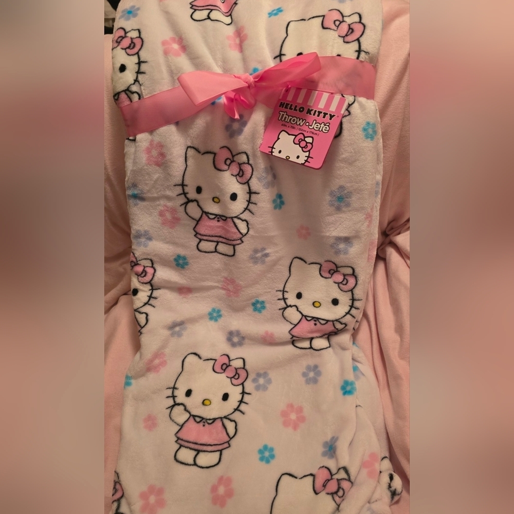 Hello Kitty Viral Blanket/Throw
